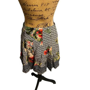 White House Black Market Black‎ White Red Print Skirt 4